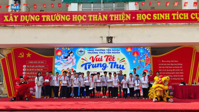 Vui tết Trung thu, ấm áp tình thầy trò