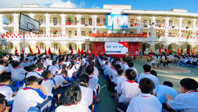 Sinh hoạt dưới cờ tuần 4 với chủ đề "Trường học an toàn - Học sinh trách nhiệm"