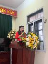 Đồng chí Nguyễn Thị Mai Lan - Chủ tịch công đoàn nhà trường báo cáo về tổng hợp ý kiến của công đoàn viên, lao động trong đơn vị