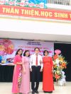 cô Nguyễn Thị Thu Hương - phó trưởng phòng GD cùng BGH nhà trường