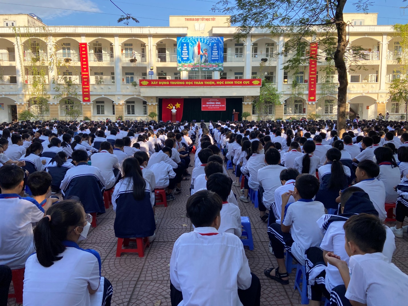 Trường THCS Yên Nghĩa hưởng ứng ngày Pháp luật nước CHXHCN Việt Nam